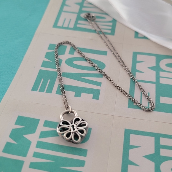 Tiffany &Co Filigree Heart Flower Padlock Pendant/necklace 16" - Picture 16 of 16